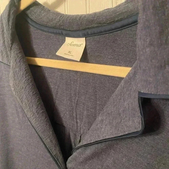 Super soft Soma pajama top - Picture 3 of 3